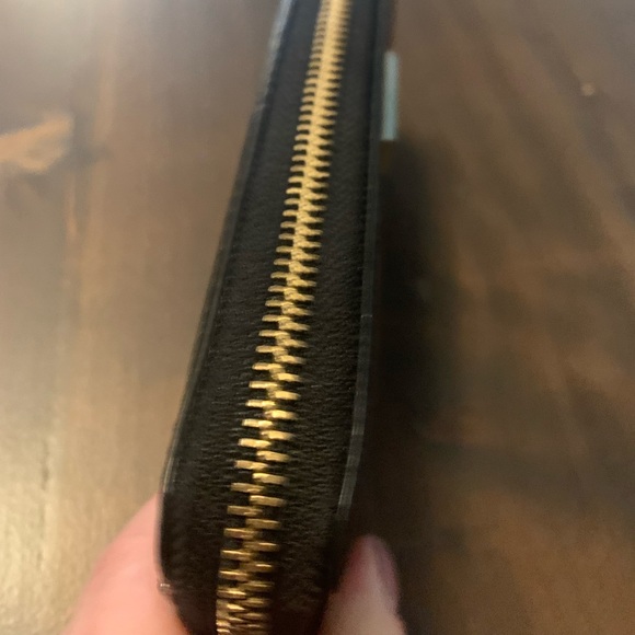 Kate Spade Zip Wallet - Picture 4 of 10